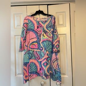 Lilly Pulitzer
Edna Dress in "Tile Wave Reduced" Print
3/4 Sleeve
Waterfall Hem